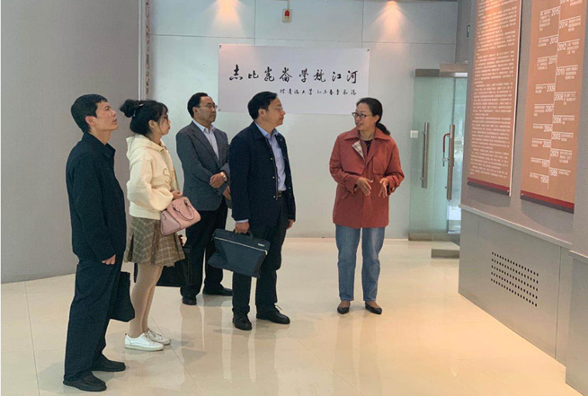 9月21日省政府研究室发展战略处胡平处长一行来我校开展人才队伍建设调研.png